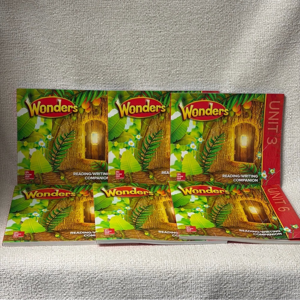 Wonders Grade 1 Reading/ Writing Companion Unit 1-6
by McGraw Hill